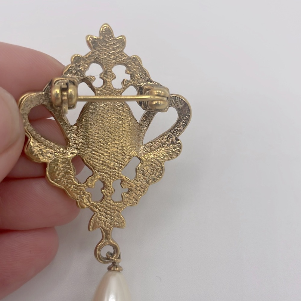 Victorian Style Gold and Cream Filigree Brooch with Pearl Accents - Picture 4 of 5